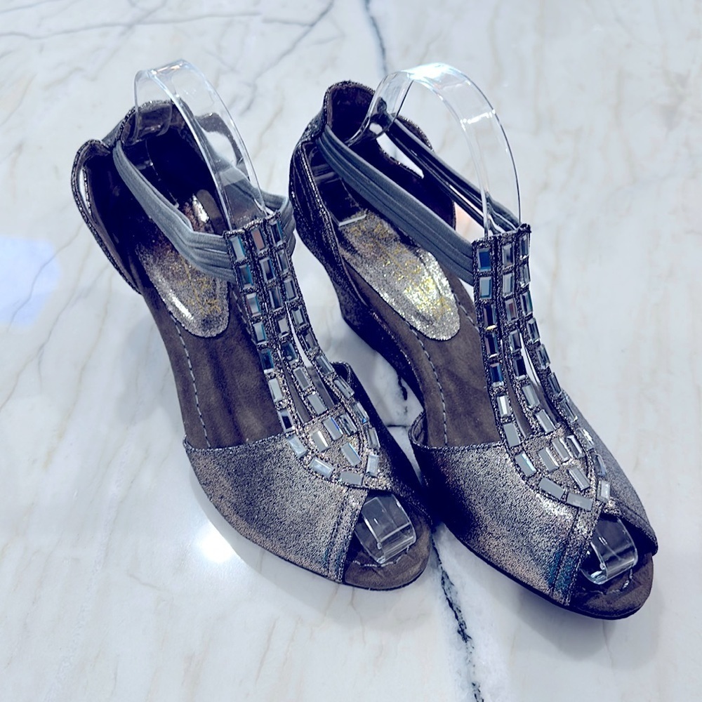 Silver metallic rhinestone sandals wedge heels size 8 1/2 New York Transit NWOT